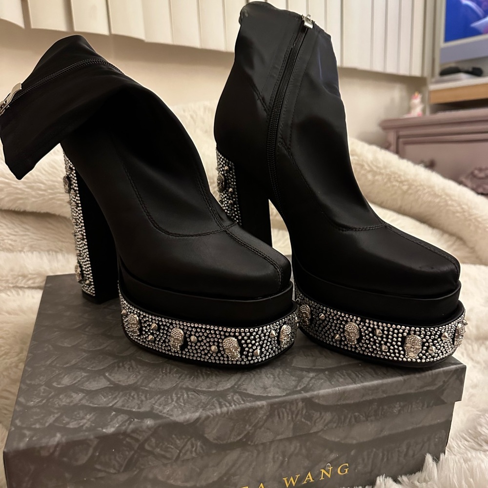 Azalea Size 9 Black with sparkles